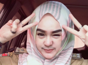 PNS Cantik Berkumis Tipis Jadi Selebgram Idola Para Warganet