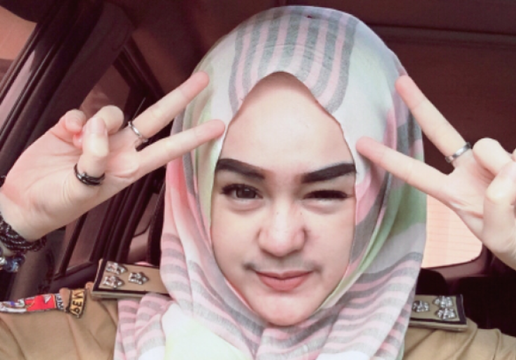PNS Cantik Berkumis Tipis Jadi Selebgram Idola Para Warganet