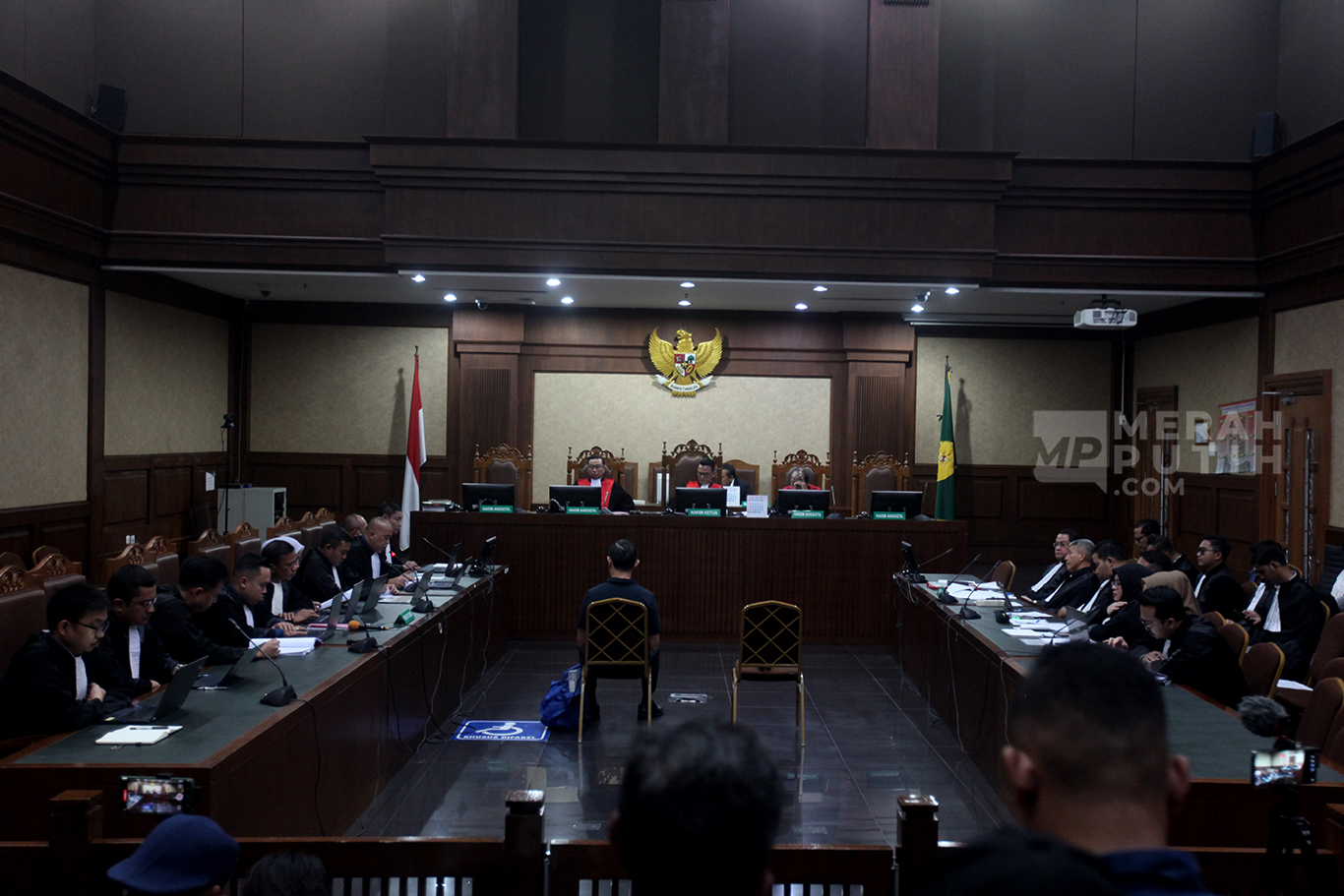 Terdakwa dan Mantan  Menteri Perdagangan (Mendag) Thomas Trikasih Lembong mengikuti sidang perdana perkara korupsi impor gula di Pengadilan Tipikor, Jakarta, Kamis (6/2/2025).