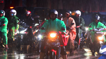 Peringatan Dini Waspada Hujan Sangat Lebat di Jabodetabek pada 1-2 Oktober 2025