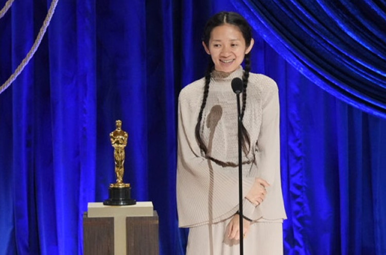 Chloe Zhao Jadi Sutradara Perempuan Asia Pertama yang Menang Oscar