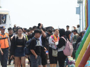 Ribuan Orang Menyebrang ke Kepulauan Seribu Nikmati Libur Paskah