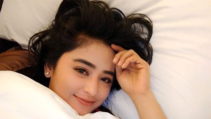 Ini Cerita Versi Dewi Perssik Soal Mobilnya Masuk Jalur Trans-Jakarta