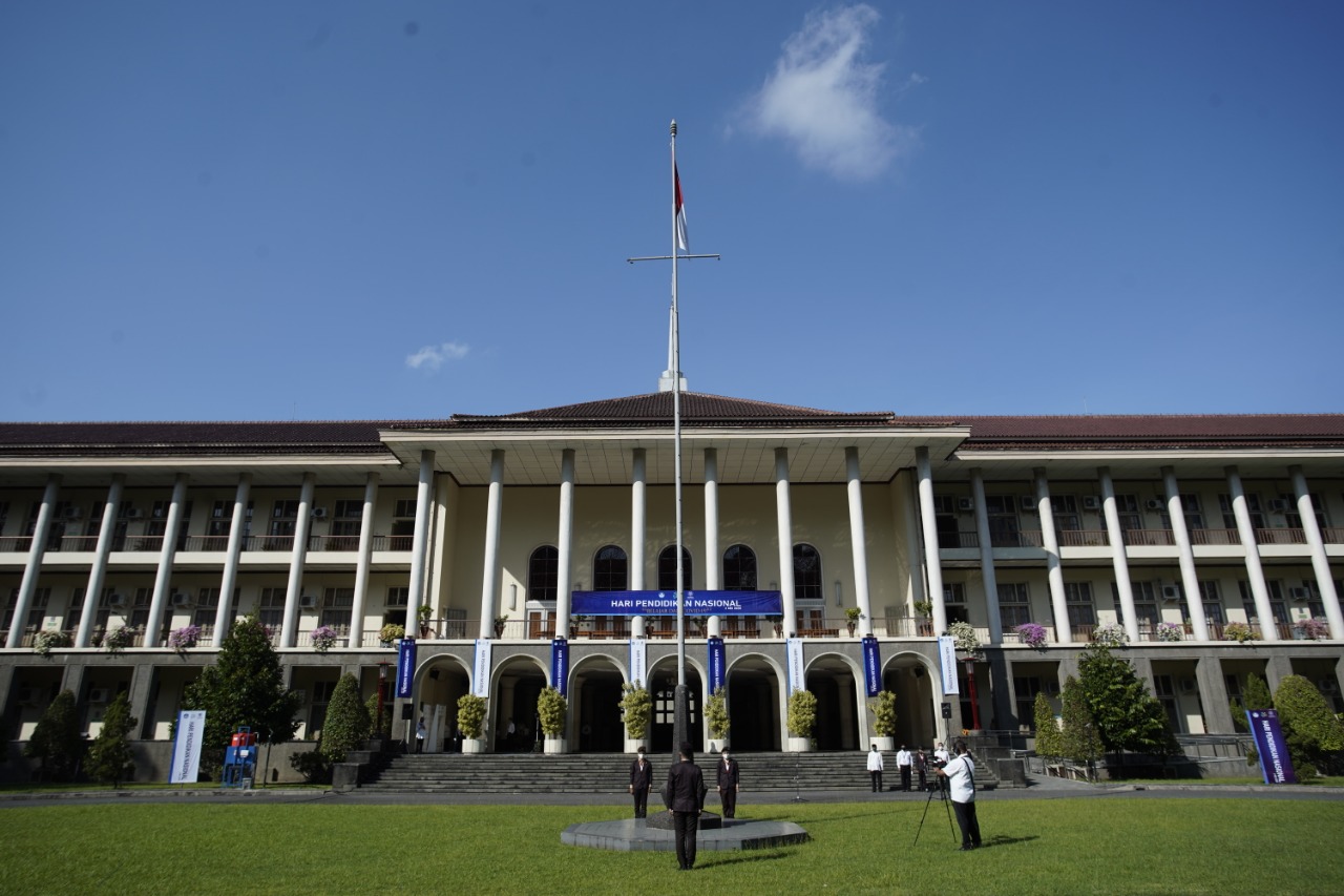 Teror Diskusi 'Pemberhentian Presiden' Jatuhkan Citra Jokowi