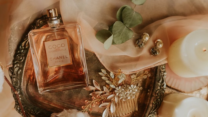 Perfume Layering, Tampil Percaya Diri dengan Memakai 2 Parfum