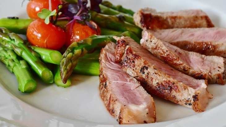 Mengolah daging ada triknya (Foto: Pixabay/RitaE)