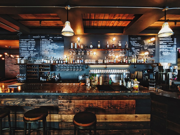 Bar yang lengang