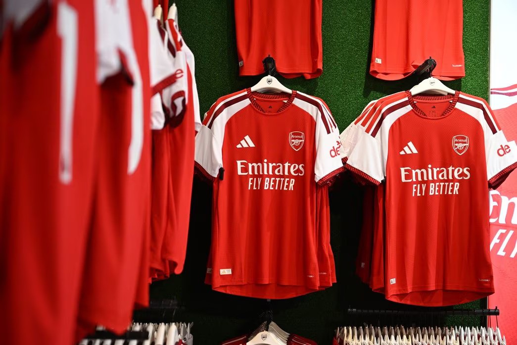 Arsenal Akhirnya Pakai Badge Emas Premier League setelah Puasa Gelar 22 Tahun