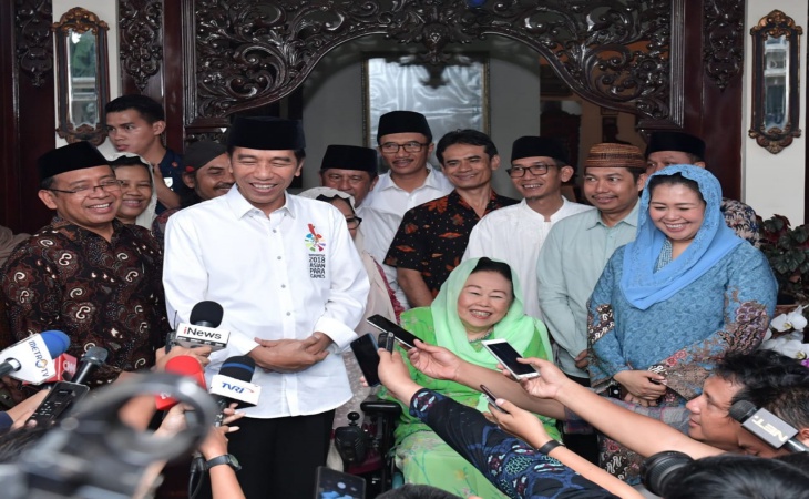 Presiden Jokowi saat berkunjung ke keluarga Gus Dur