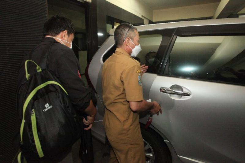 KPK Boyong 3 Koper Usai Geledah Gedung DPRD Jatim
