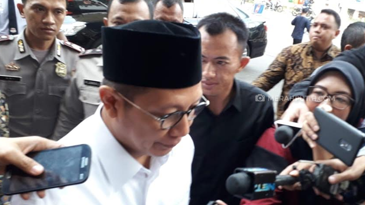 Menteri Agama Lukman Hakim Saefuddin tiba di Gedung KPK (MP/Ponco Sulaksono)