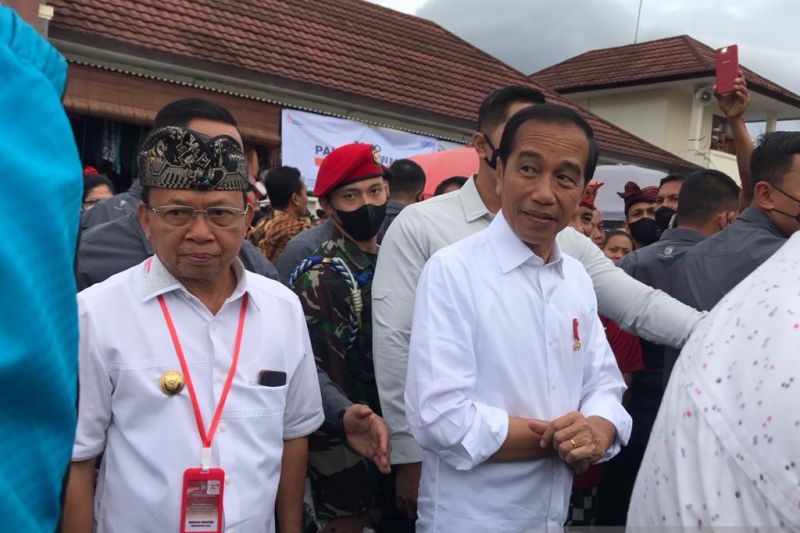 Jokowi Cek Harga Kebutuhan Pokok di Bali