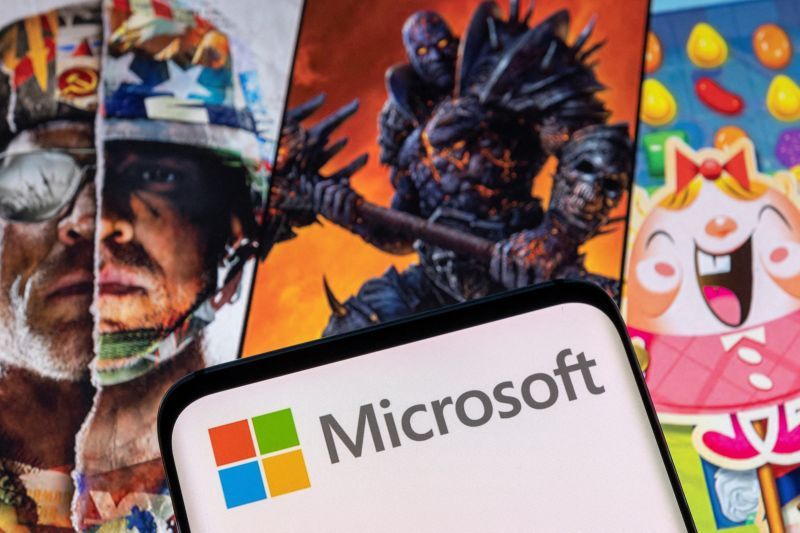 Logo Microsoft muncul di depan karakter game Activision Blizzard. (Foto: ANTARA News/REUTERS/Dado Ruvic)	