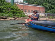Kayak Canggih Super Ringan Bantu Manuver di Air