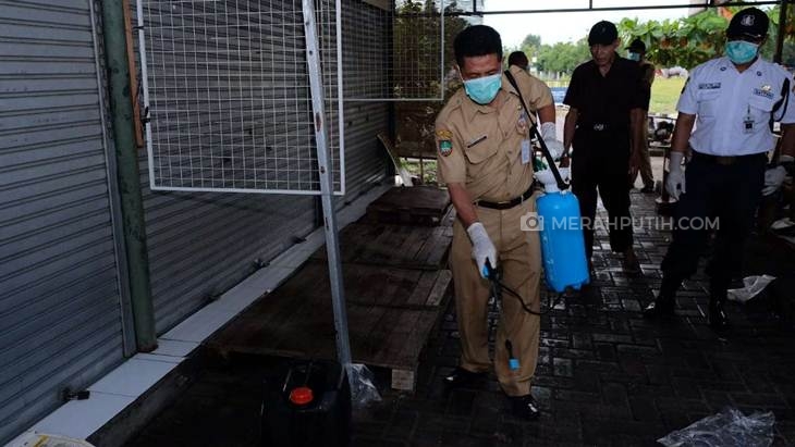 Kantor Pemkot Solo dan Rumah Pasien Positif Corona Disemprot Disinfektan