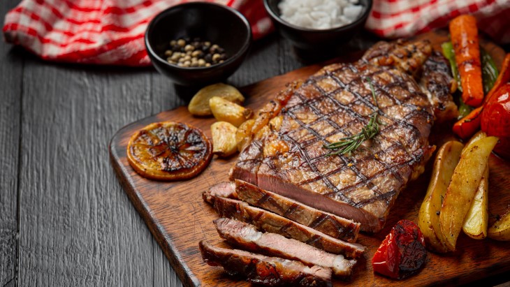Ada Bakteri di Balik Steak Setengah Matang