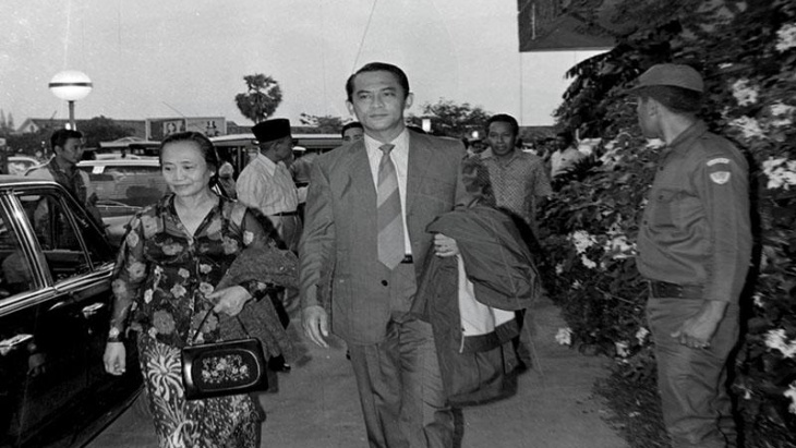 Ali Sadikin, Dijuluki Gubernur Maksiat Karena Kramat Tunggak