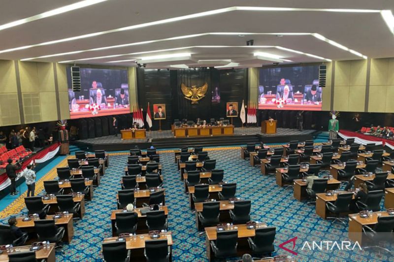 Cinta Mega Salahkan Media yang Menuduhnya Main Game saat Sidang Paripurna