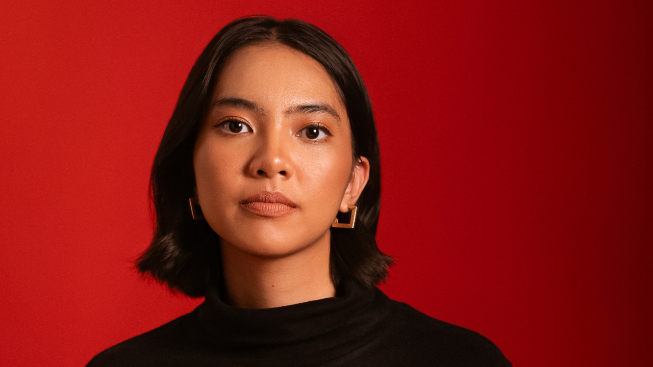 Jatuh Bangun Cinta Dere Terungkap dalam 10 Lagu di Album Baru 'Berbunga'