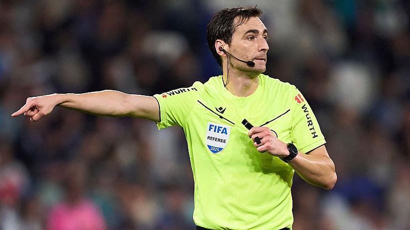 Ricardo De Burgos Bengoetxea Jadi Wasit Barcelona vs Atletico Madrid, ini Statistiknya