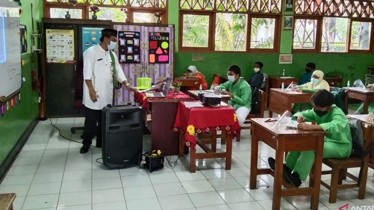 Pemprov DKI Tetap Gelar PTM 50 Persen meski PPKM Turun ke Level 2