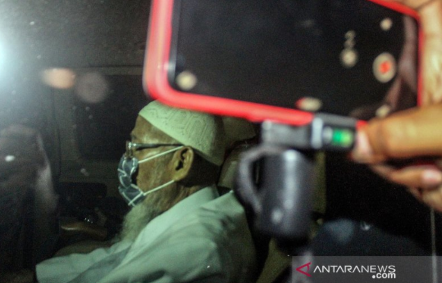 Hirup Udara Bebas, Abu Bakar Ba'asyir Dikawal Densus 88 Hingga Sukoharjo