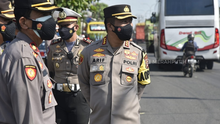 Kapolresta Cirebon Kombes Arif Budiman memimpin Penyekatan di jalur tol dan arteri. (Foto: MP/Mauritz)