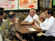 Jokowi Pamer Makan Bakso Bareng Menteri di Vlog Terbaru