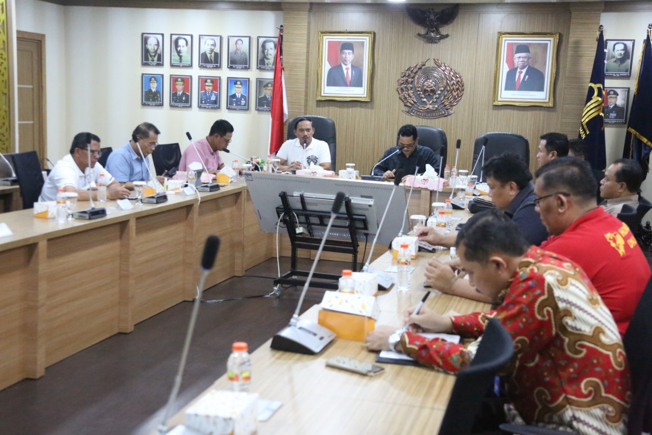 Plt Dirjen Pemasyarakatan Nugroho menggelar rapat bersama jajaran Pimpinan Tinggi Direktorat Jenderal Pemasyarakatan, Kanwil Kemenkumham DKI Jakarta, dan Kantor Wilayah Banten, pada Minggu (15/3) di Ruang Sahardjo, Gedung Ditjen PAS.