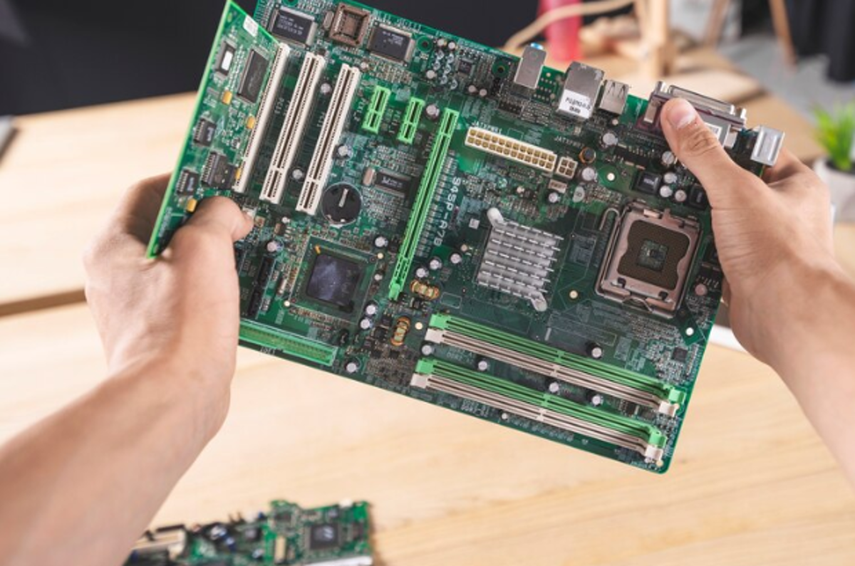Motherboard: Sejarah dan Perkembangannya