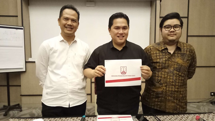 Pengusaha asal Indonesia, Erick Thohir memgelar konferensi pers terlait ketertarikannya membeli saham klub Persis Solo, Jawa Tengah, Sabtu (21/9). (MP/Ismail)