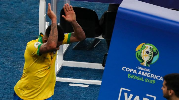 Tendangan botol Gabriel Jesus (Twitter)