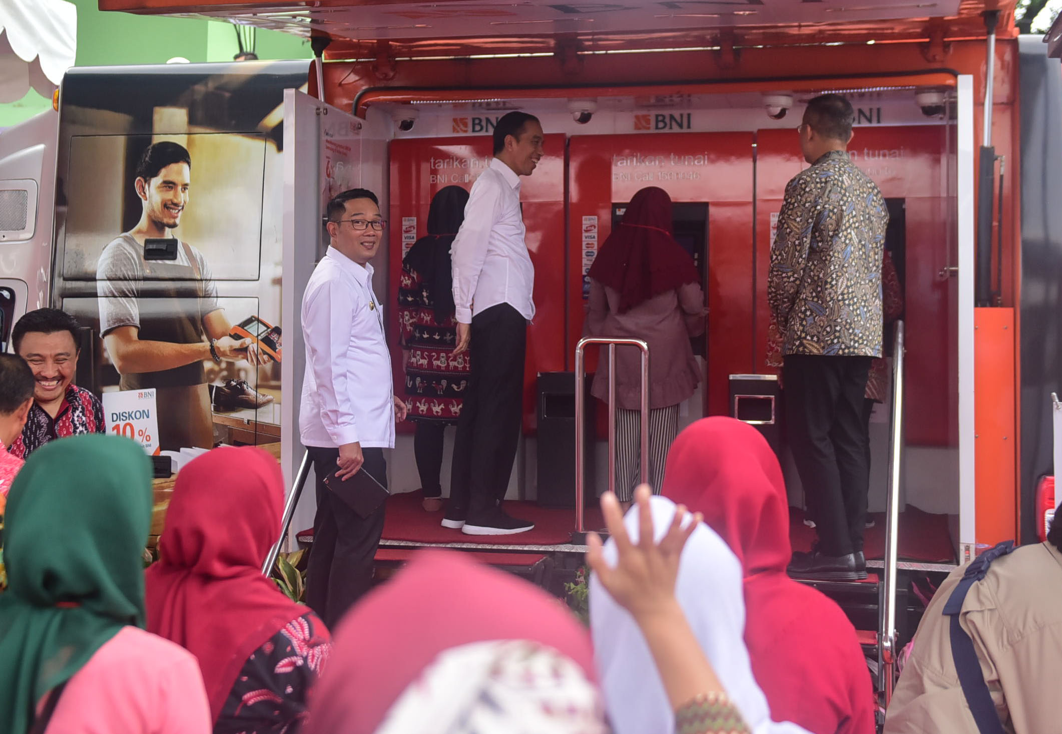 100 Hari Kerja, Jokowi-Ma'ruf Dinilai Hanya Fokus Bagi-Bagi Jabatan