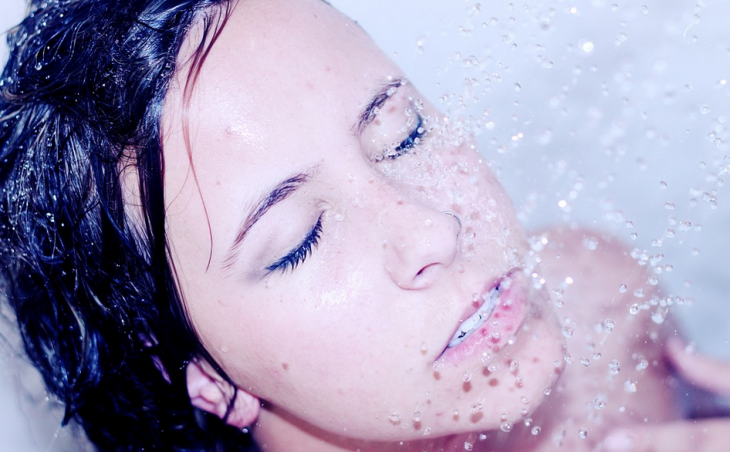 Mandi air hangat (Foto: Pixabay/Pexels)