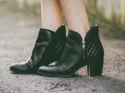Padu Padan 4 Sepatu yang Cocok dengan Dress dan Rok Mini