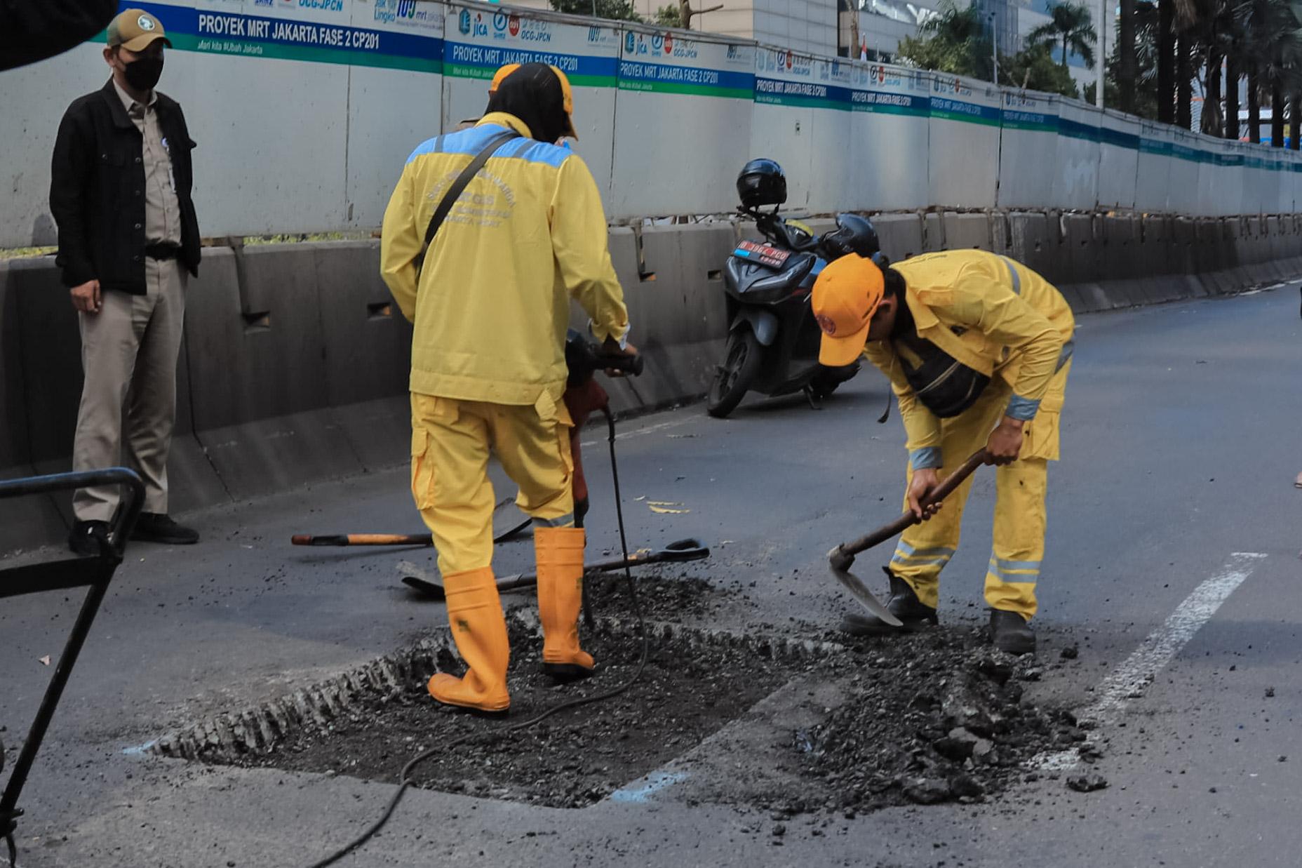 Pemprov DKI Tambal Ribuan Jalan Berlubang, Rano Karno: Perbaikan Masih Sementara karena Hujan