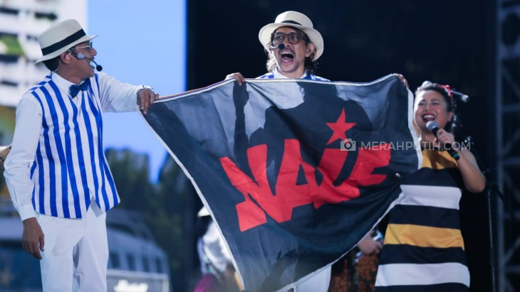 'Mesin Waktu 2.0: Teman-Teman Menyanyikan Lagu Naif' Tutup Synchronize Festival 2023