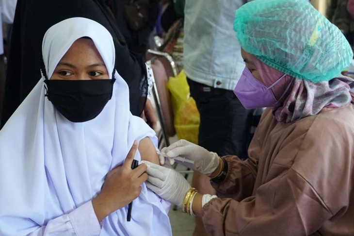 Pelajar mengikuti vaksinasi COVID-19 di Kota Palangka Raya. ANTARA/HO-Mediacenter Palangka Raya