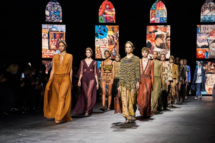 Kain Endek Bali Warnai Koleksi Dior di Paris Fashion Week