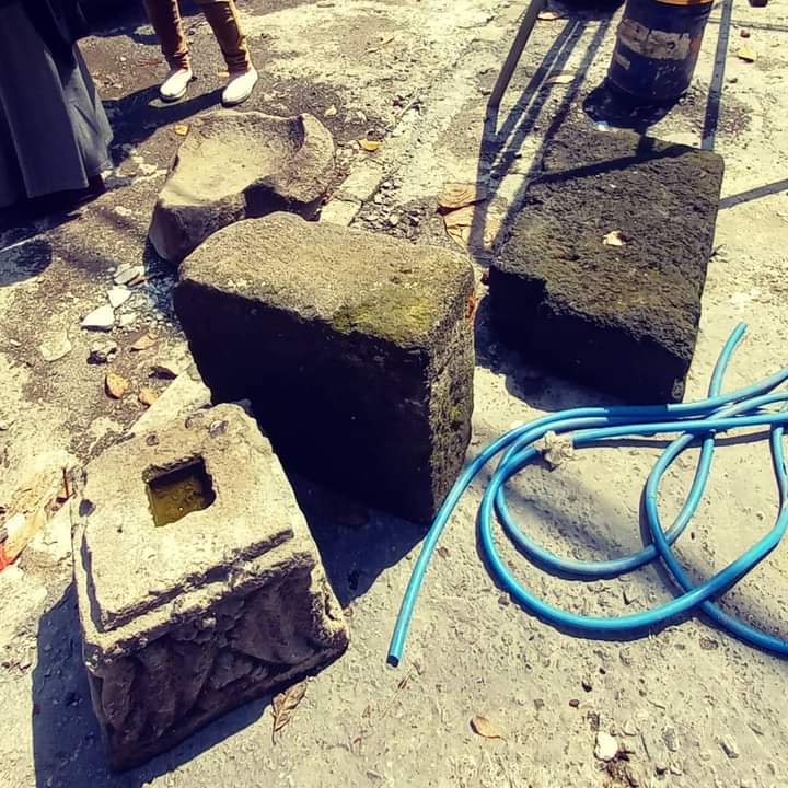 Penemuan batu candi di komplek makam Sunan Ampel. Foto: MP/Budi Lentera