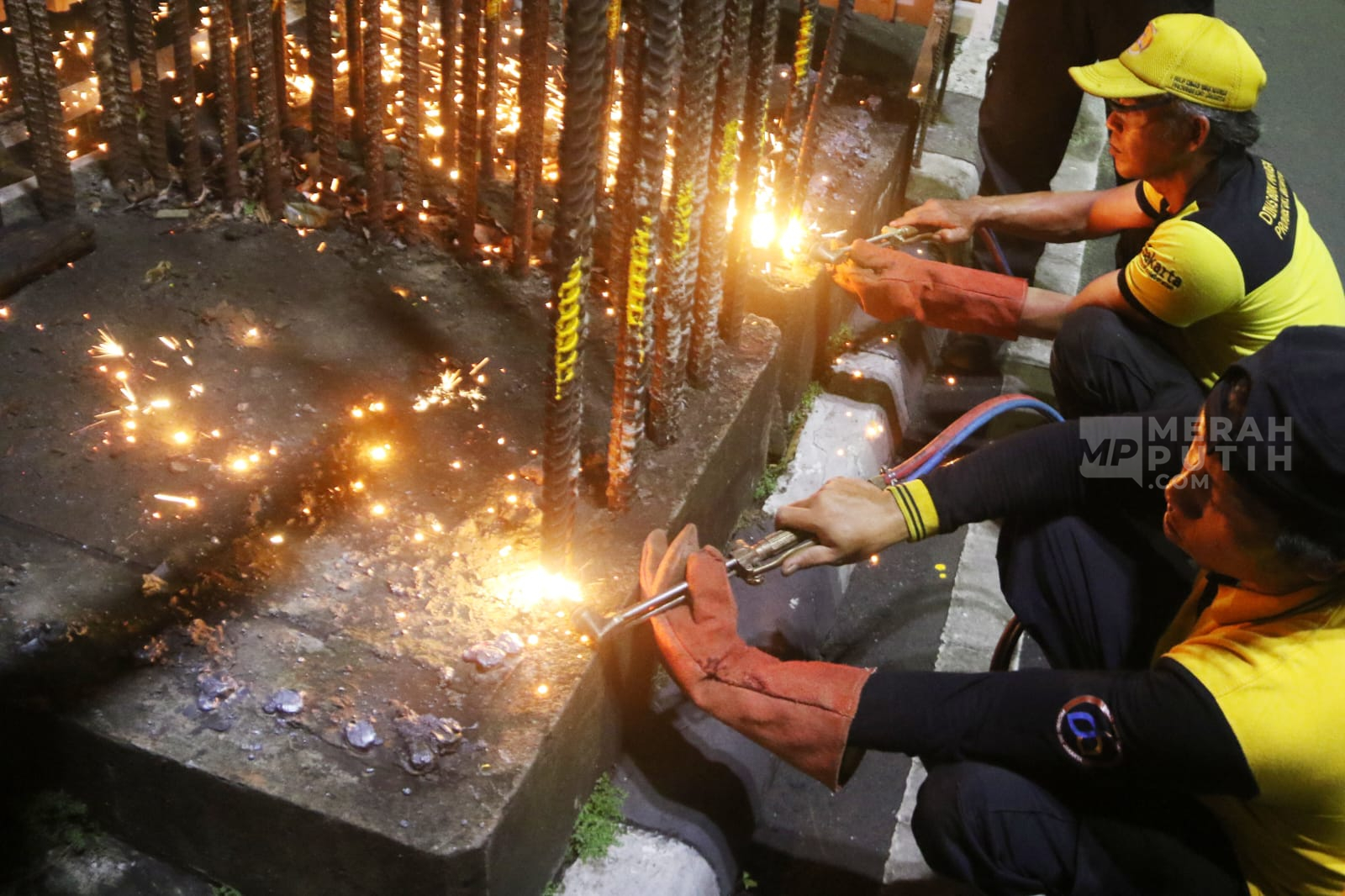 Pemprov DKI Jakarta Lakukan Pemotongan Tiang Monorel Mangkrak di Jalan HR Rasuna Said Kuningan 