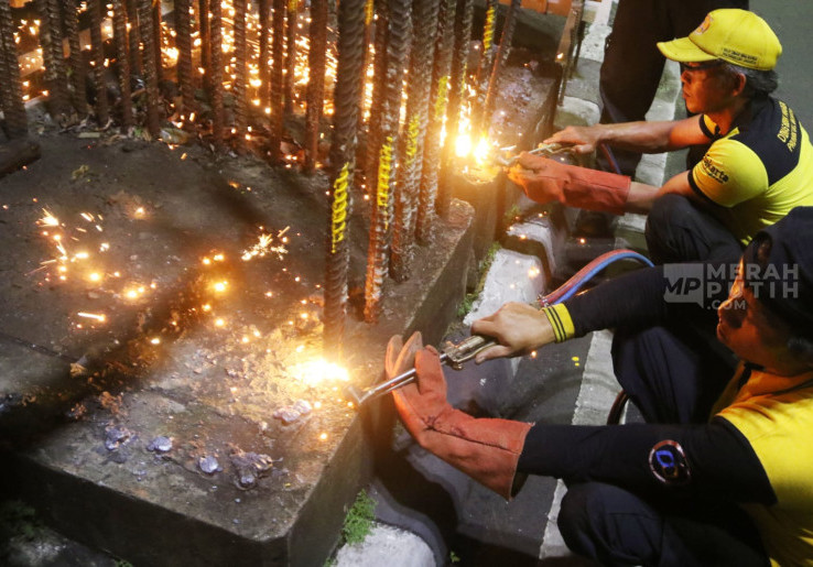 Pemprov DKI Jakarta Lakukan Pemotongan Tiang Monorel Mangkrak di Jalan HR Rasuna Said Kuningan 