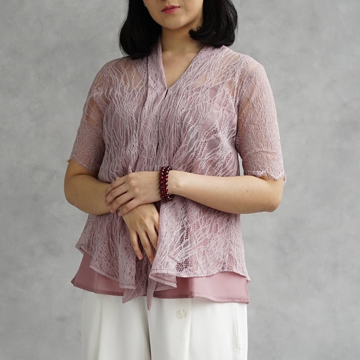 Mengenal Beragam Kebaya dan Keindahan Koleksi Produk Lokal
