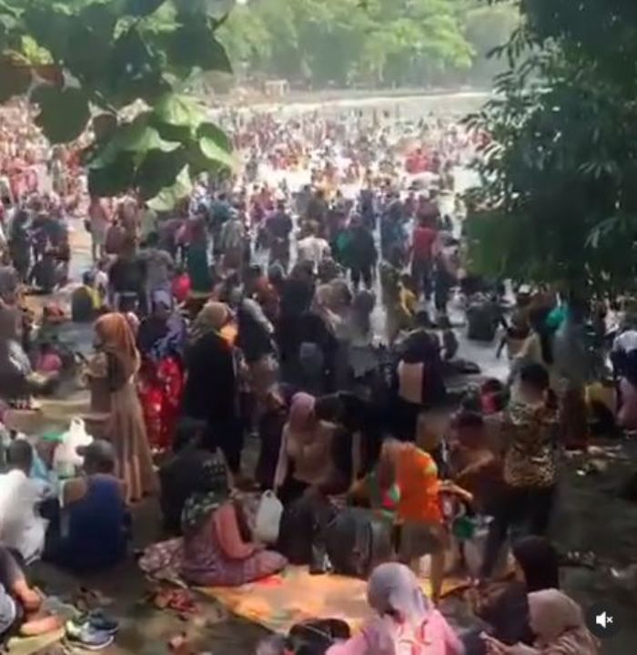 suasana pantai batu karas Pangandaran diserbu ribuan warga /instagram @berandapangandaran/@berandapangandaran