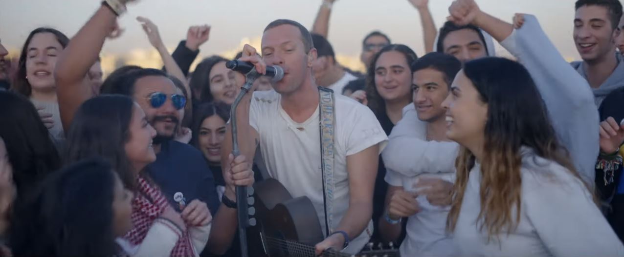 Coldplay Suguhkan Banyak Cinta dalam Video Klip Lagu Everyday Life