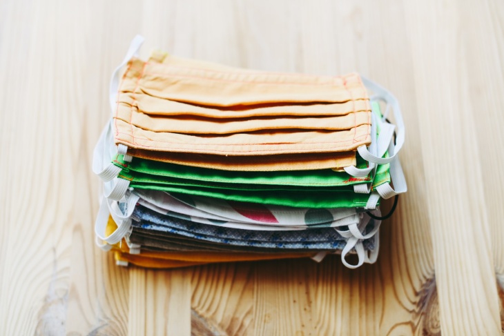 Banyak yang tiba-tiba membuat masker. (Foto Unsplash/Vera Davidova)