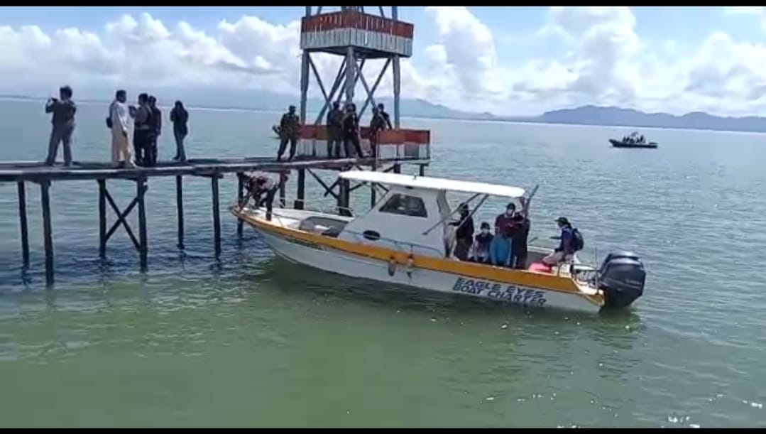 Petugas Kementerian Kelautan dan Perikanan (KKP) mengamankan pelaku sport fishing ilegal di perairan laut Sebatik.