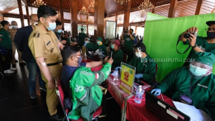 1.500 Ojol di Solo Dapat Vaksinasi, Gibran: Ekonomi Harus Segera Pulih