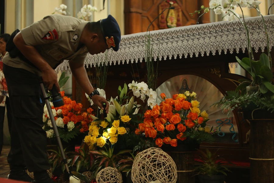 Pengamanan Gereja Katedral