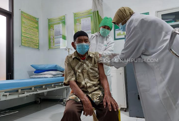 Gibran Minta Warga Segera Datangi Puskesmas untuk Dapatkan Vaksin Booster Kedua